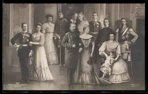 AK Kaiser Wilhelm II. mit seiner Familie von Preussen