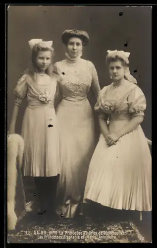 AK Madame la Princesse Charles de Hohenzollern, les Princesses Stephanie et Marie-Antoinette