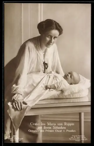 AK Gräfin Ina Maria von Ruppin mit Prinz Oskar von Preussen
