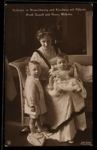 AK Victoria Louise Herzogin von Braunschweig mit Ernst August und Georg Wilhelm
