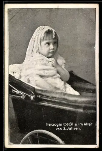 AK Herzogin Cecilie im Alter von 2 Jahren sitzt in ihrem Kinderwagen