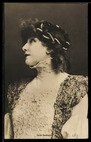 AK Schauspielerin Sarah Bernhardt im Kostüm