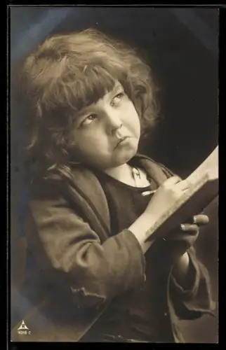 Foto-AK Photochemie Berlin NR: 4048-2, Mädchen schreibt in Buch
