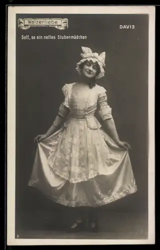 AK Darstellerin Davis als Stubenmädchen in der Operette Walzerliebe