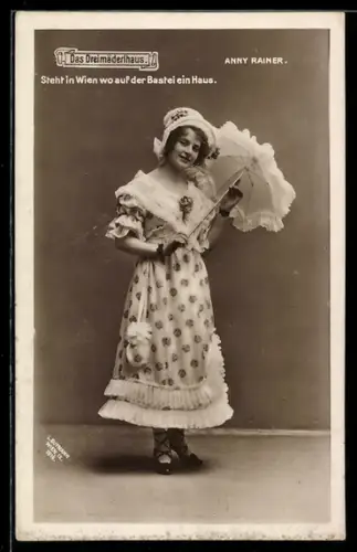 AK Operette Das Dreimäderlhaus, Anny Rainer im Kleid mit Schirm