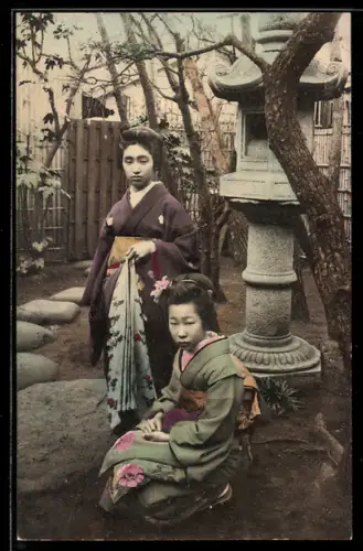 AK Zwei Geishas im Garten