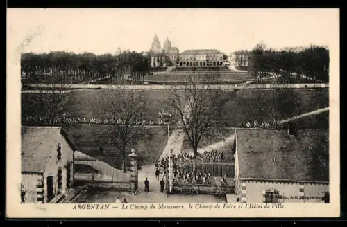 AK Argentan, Le Champ de Manoeuvre, le Champ de Foire et lHôtel de Ville