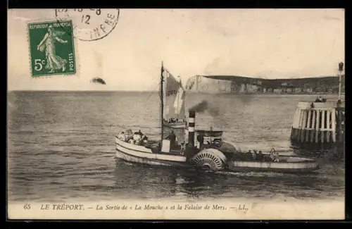 AK Le Tréport, La Sortie de « La Mouche » et la Falaise de Mers
