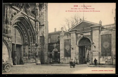 AK Toulouse, Entrée de la Préfecture et Porte de la Cathédrale St-Étienne
