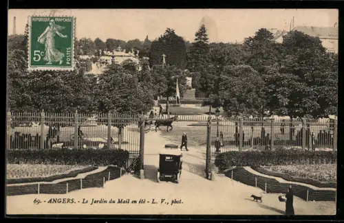 AK Angers, Le Jardin du Mail en été