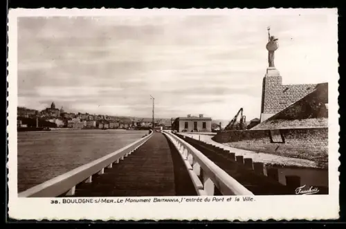 AK Boulogne-sur-Mer, Le Monument Britannia, l`entrée du Port et la Ville