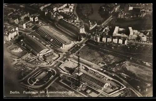 AK Berlin-Charlottenburg, Funkturm und Ausstellungshallen, Fliegeraufnahme