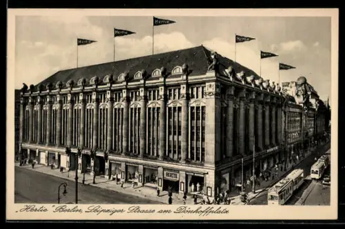 AK Berlin, Kaufhaus Hertie, Leipziger Strasse am Dönhoffplatz, Strassenbahn