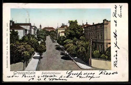 AK Grossenhain, Partie in der Bahnhofstrasse mit Grünanlagen