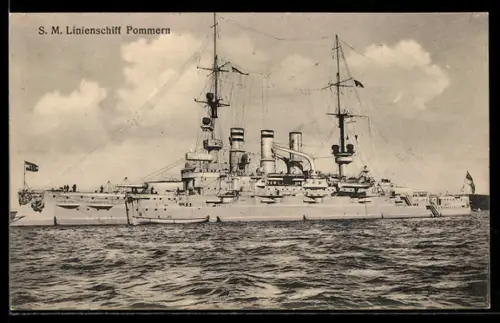 AK Linienschiff S.M.S. Pommern mit Beiboot längsseits, Kriegsschiff