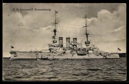 AK Linienschiff S.M.S. Braunschweig mit Beibooten längsseits, Kriegsschiff