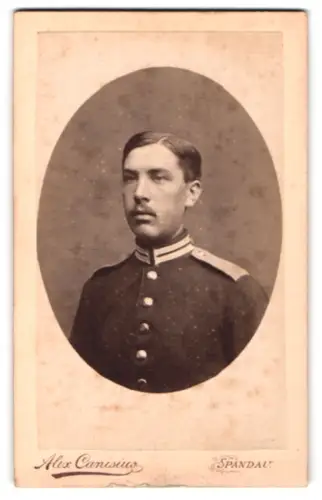 Fotografie Alex. Canisius, Spandau, Breitestr. 32, Gefreiter der Gardetruppen in Uniform