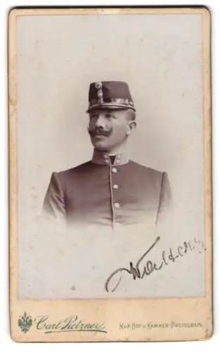 Fotografie Carz Pietzner, Aussig a. Elbe, K.u.K. Korporal in Uniform mit Dienstmütze