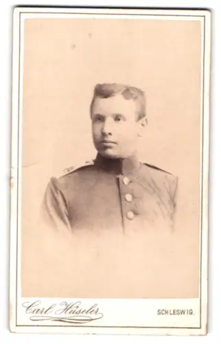 Fotografie Carl Hüseler, Schleswig, Stadtweg 147, Soldat vom Inf.-Rgt. Nr. 84 in Uniform