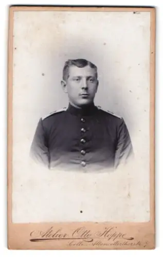 Fotografie Otto Hoppe, Celle, Altencellertorstrasse 7, Soldat eines Infanterie-Regiments in Uniform