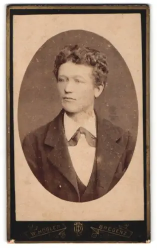 Fotografie W. Högler, Bregenz, Porträt eines jungen Mannes