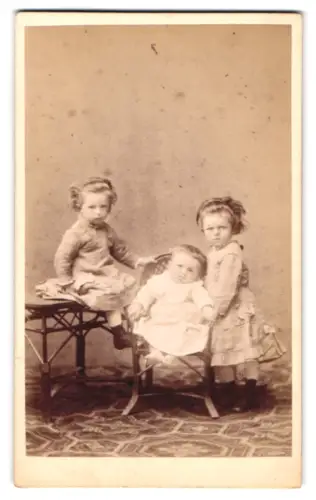 Fotografie Baldi & Würthle, Salzburg, Schwarzstrasse 3, Drei Kinder in modischer Kleidung