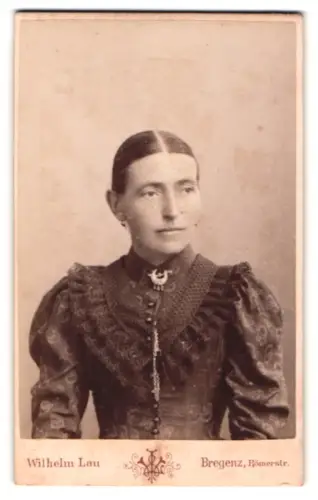Fotografie Wilhelm Lau, Bregenz, Römerstrasse, Porträt einer Frau in eleganter Kleidung