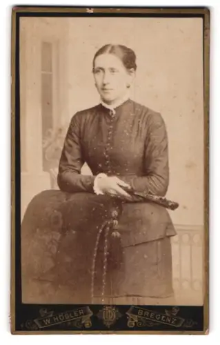 Fotografie W. Högler, Bregenz, vis à vis der k.k. Post, Porträt einer Dame