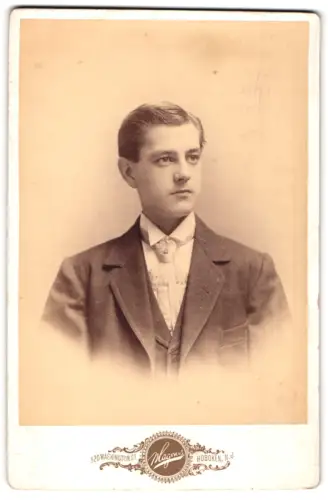 Fotografie Magnus, Hoboken, Washington St 520, Porträt eines jungen Mannes