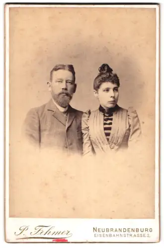 Fotografie P. Fehmer, Neubrandenburg, Eisenbahnstrasse 2, Porträt eines Paares