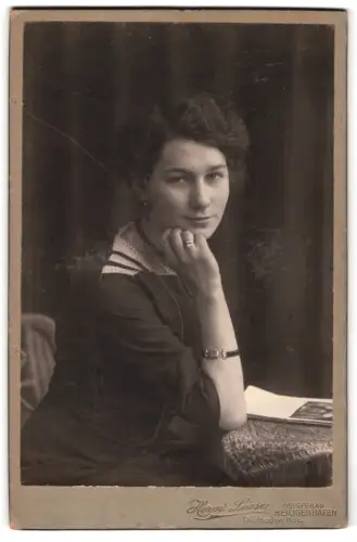 Fotografie Herm. Loose, Heiligenhafen, Thulboden 6, Porträt einer Dame