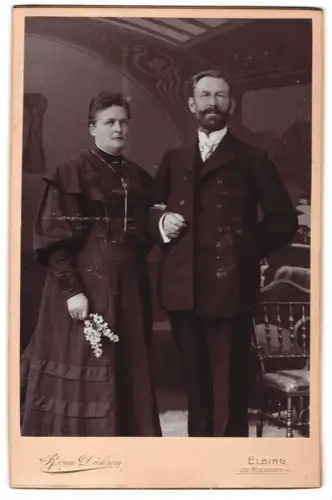 Fotografie Richard van Dühren, Elbing, Inn. Mühlendamm 4, Elegantes Paar im Studio