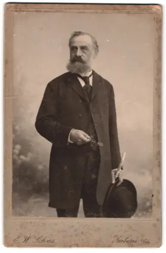 Fotografie E. W. Lohns, Zabern i. Els., Mann mit Bart und Zylinder