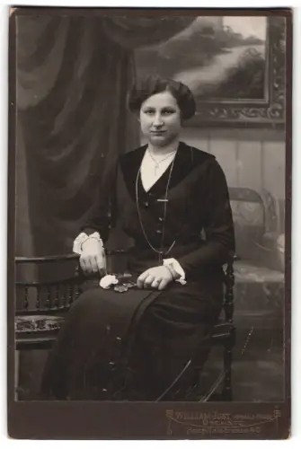 Fotografie William Just, Oschatz, Hospitalstrasse 40, Porträt einer Dame