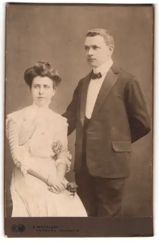 Fotografie A. Mocsigay, Hamburg, Neuerwall 46, Elegantes Paar im Atelier