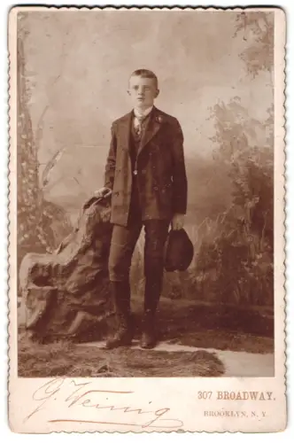 Fotografie G. Weinig, Brooklyn, N.Y., 307 Broadway, Junge mit Hut