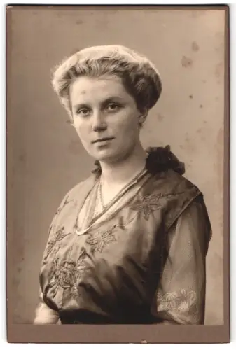 Fotografie Carl Thies, Hannover, Höltystrasse 13, Porträt einer Frau