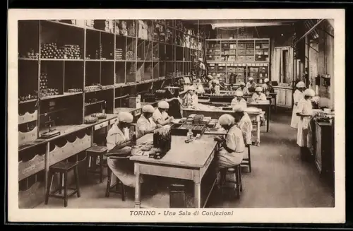 AK Torino, Una sala di confezioni con lavoratori al lavoro