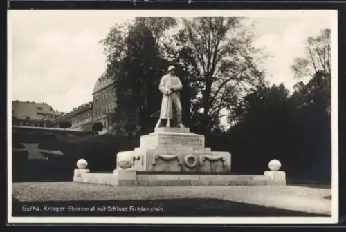 AK Gotha, Krieger-Ehrenmal mit Schloss Friedenstein