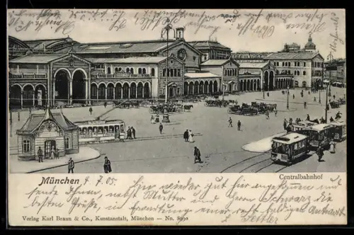 AK München, Centralbahnhof mit Strassenbahn u. Vorplatz aus der Vogelschau, Pferdedroschken
