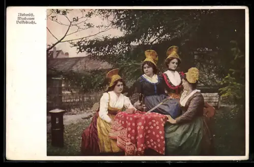 AK Niederösterreich, Frauen in Wachauer Volkstracht