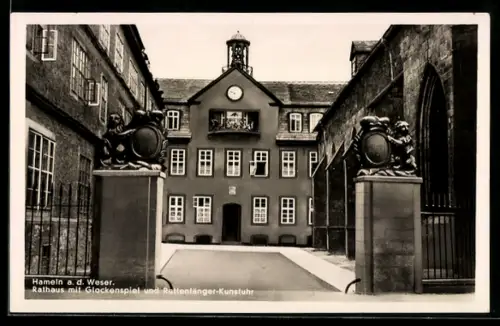 AK Hameln a. d. Weser, Rathaus mit Glockenspiel und Rattenfänger-Kunstuhr