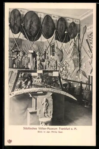 AK Frankfurt a. M., Städtisches Völker-Museum, Blick in den Afrika Saal