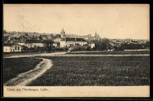 AK Mörchingen /Lothr., Ortsansicht mit Feld im Vordergrund
