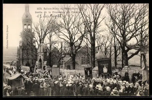AK Sainte-Marie du Menez-Hom, Sortie de la Procession du Pardon