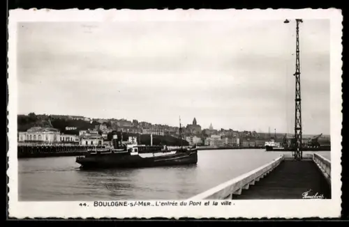 AK Boulogne-sur-Mer, L`entrée du Port et la ville