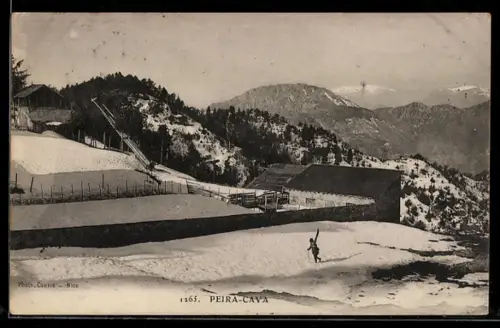 AK Peira-Cava, Verschneite Berglandschaft mit Skifahrer