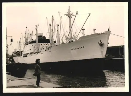Fotografie Schwedisches Frachtschiff Vingaland in Ballast im Hafen