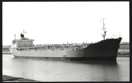 Fotografie Schwedisches Tankschiff Uppland bei Einfahrt in den Hafen