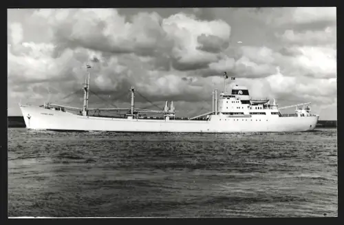 Fotografie Schwedisches Frachtschiff Thebeland von 1961 in Seitenansicht